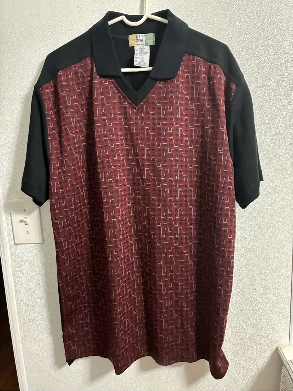 Vintage City Streets Burgundy Patterned Polo v-neck L